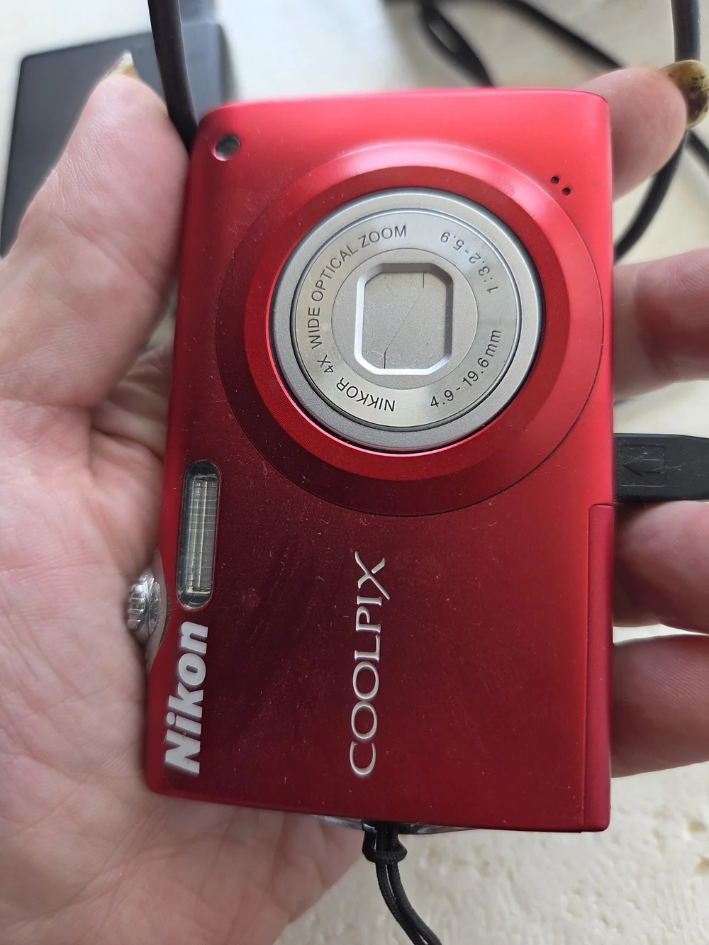 Nikon COOLPIX S205 Compact Digital Camera - Red In Box